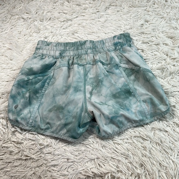 Lululemon Tracker Short V *4" Diamond Dye White Washed Marsh - Picture 4 of 6